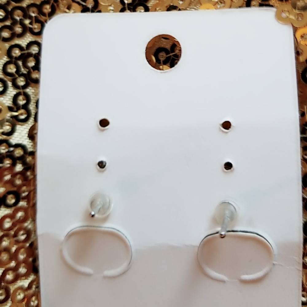 Silver Hello kitty earring - Picture 2 of 3